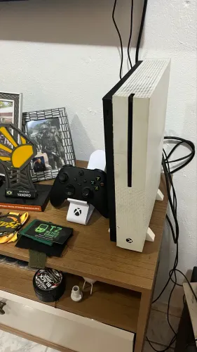 Xbox one s de 1tb (LEITOR DE DISTO N PEGA) n interfere em nada. Aceito troca