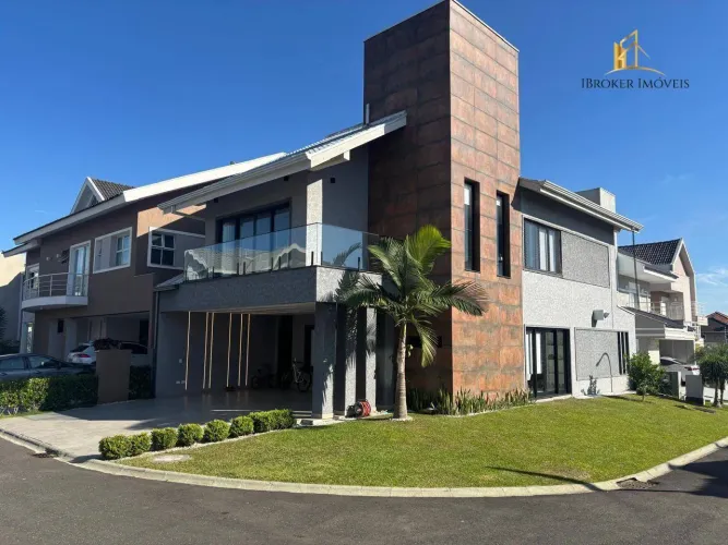 Casa PORTEIRA FECHADA com 3 quartos à venda, 210 m² por R$ 2.550.000 - Xaxim - Curitiba/PR