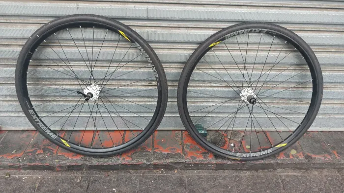 Par de Rodas Vzan aro 29, pneu mais cubo.