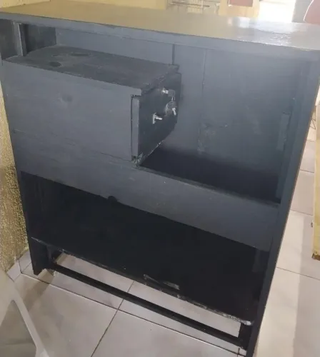 Vendo um balcão de loja um manequim masculino e umas cruzetas em acrílico tudo zero