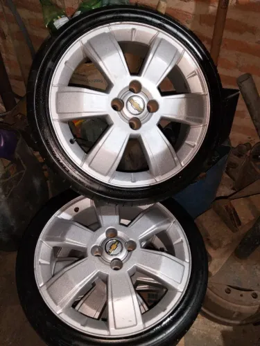 Roda de liga leve aro 17 com quatro pneu furo 4 /100