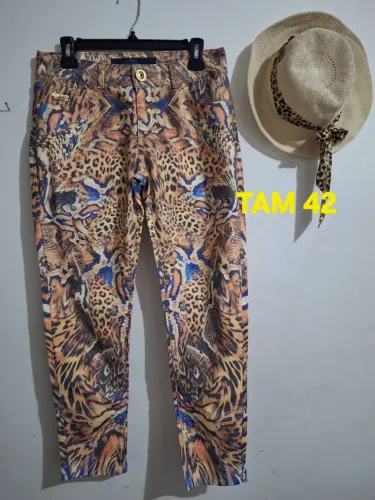 Calças jeans estampada tam 42