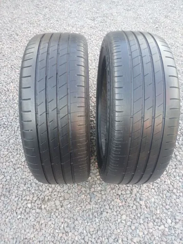 Par pneus 205-45-18"