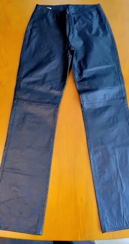 Calça em couro legitimo