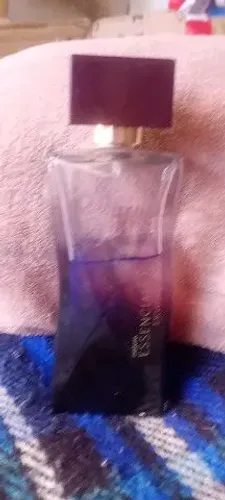 Perfume natura essencial exclusivo feminino usado aproximadamente 60ml