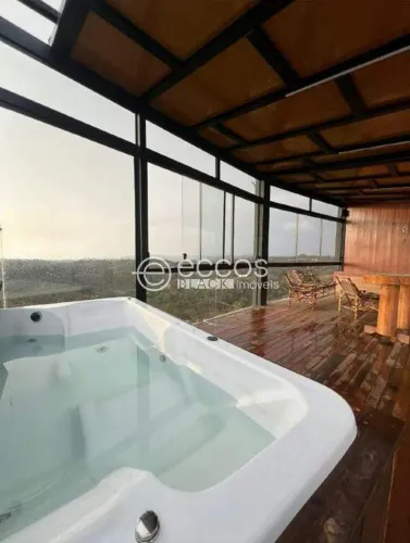 Chácara à venda, 3 quartos, 2 vagas, Sitio dos Coqueiros - Sorocaba/SP