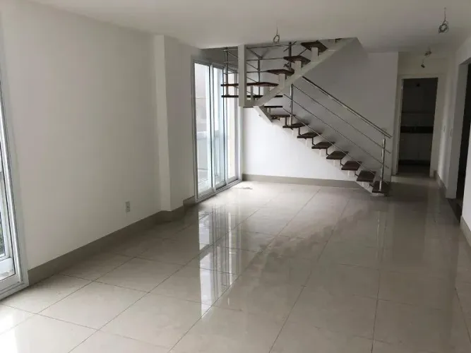 Ótima cobertura nova no Centro