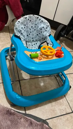 Vendo andador para bebe masculino