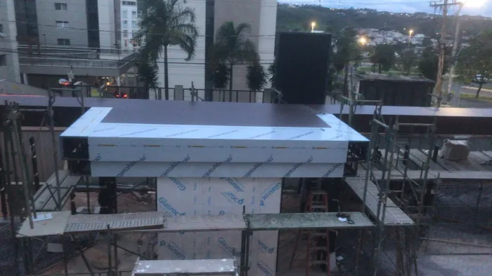 Fachada e revestimento em acm
