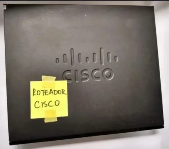 Roteador cisco usado