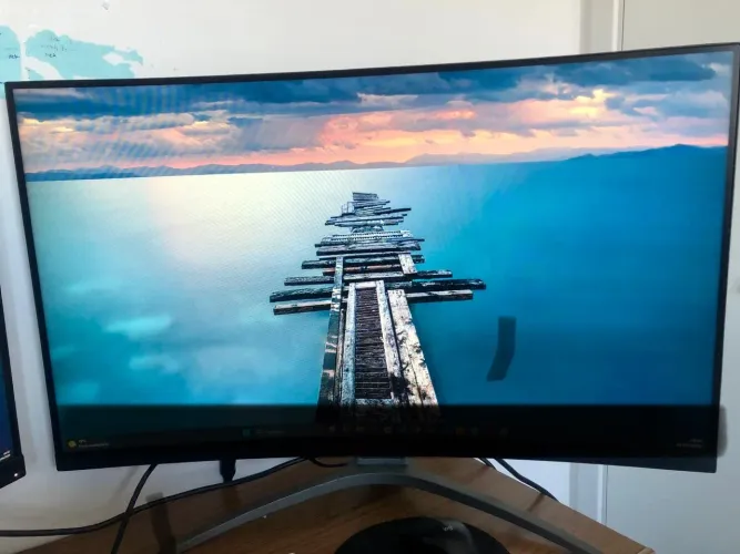 Monitor 31,5? AOC AGON curvo