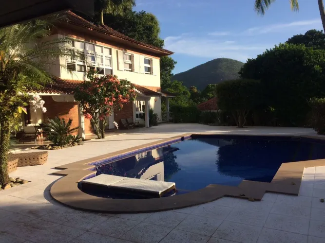 Excepcional residência em terreno platô!