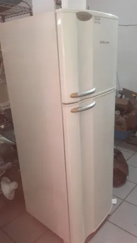 Geladeira Electroluxs Fros free em perfeito estado funciona perfeitamente 