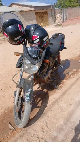 Vendo uma moto fazeer ,