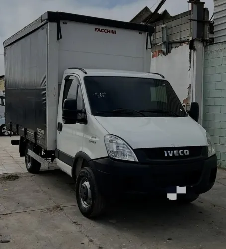 Transfiro dívida Iveco 35s14 baú ano 2018