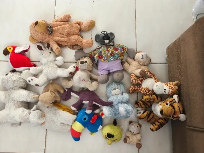 Lote de pelúcias por R$100,00.