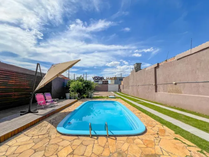 Casa com piscina e pátio amplo em Canoas - Niterói | Venda | 132m² REF: 3723