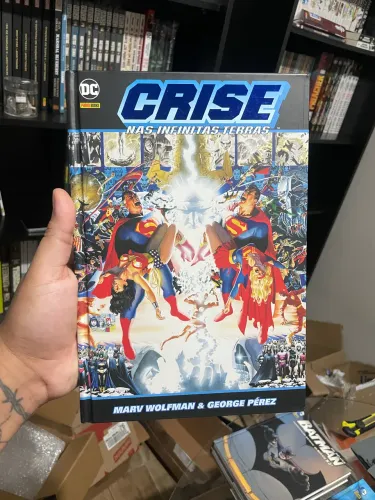 HQ Crise nas Infinitas Terras ( DC / Panini / Capa Dura )