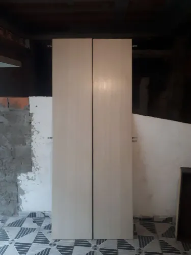 Guarda roupa grande 2.35 altura por 3.80 de comprimento 6 portas e 5 gavetas internas.