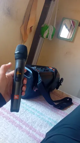 Jbl com microfone