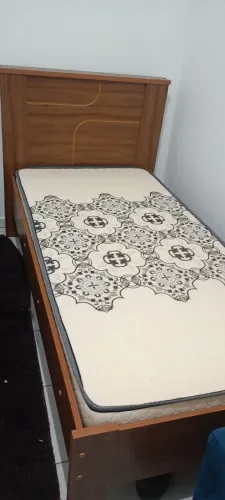 Cama de solteiro com colchão