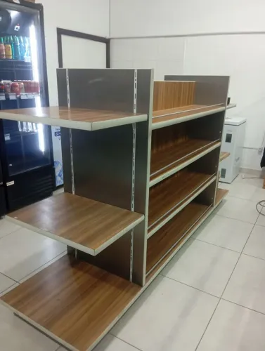 Gôndola expositora comercial