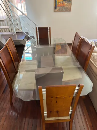 Mesa com 8 Cadeiras, tampo de vidro!