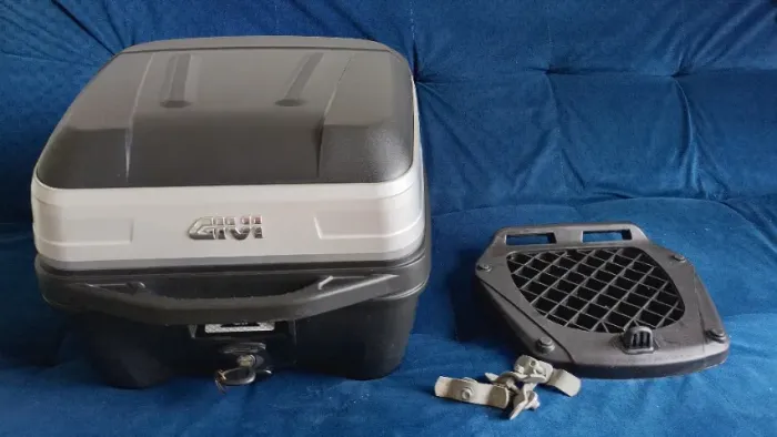 Baú Givi 33 litros + suporte