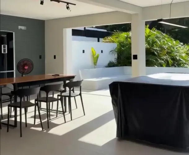Casa alto padrao em Condomínio Itaipu Niterói 4 quartos terreno 700m2
