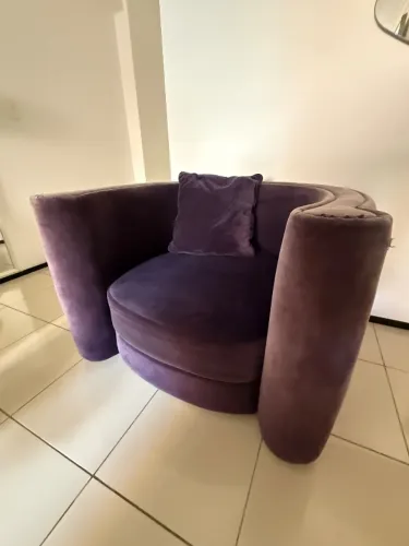 Par de poltronas robustas com design exclusivo