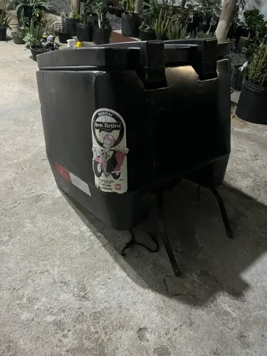 Vendo caixa de motoboy em ótimo estado com suporte