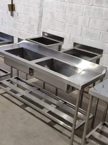 Pia inox 2 bojos 1,80×0,60×0,90 c/ prateleira (2×60×40)