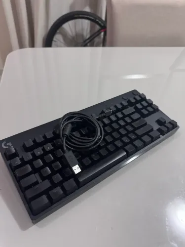 Teclado Logitech G Pro