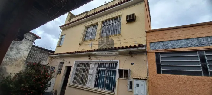 Casa tipo apartamento a venda no Rj, bairro Pilares
