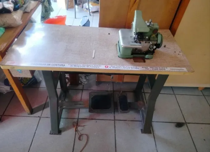 Maquina de costura overlok