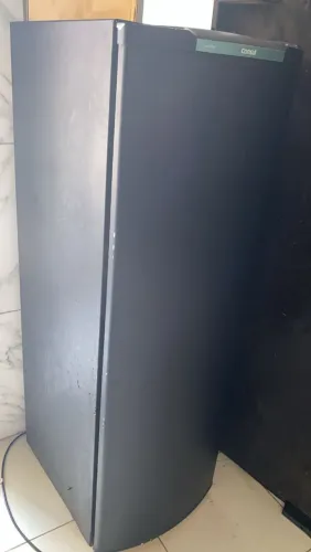 Vendo uma geladeira consul com defeito no congelador.