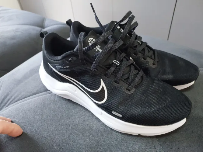 Tenis Nike Running, número 40, usado poucas vezes.