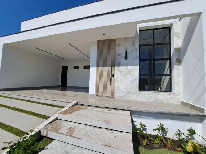 Vendo casa térrea em condomínio (acesso pela Rodovia dos Metalúrgicos - VR)