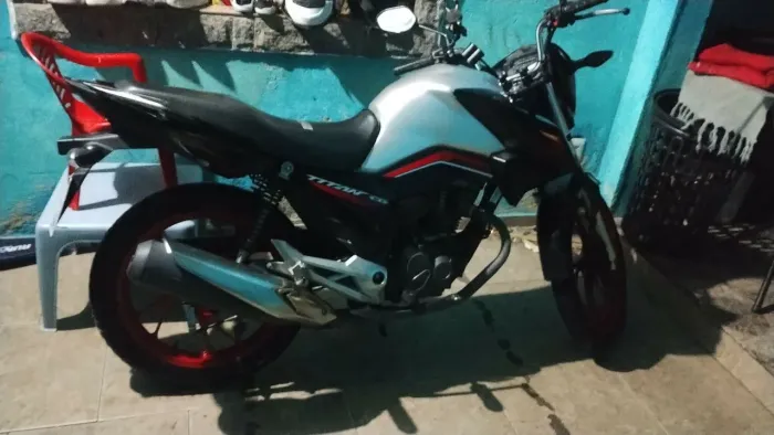 Vendo ou troco por moto maior  Lander Crosser broz