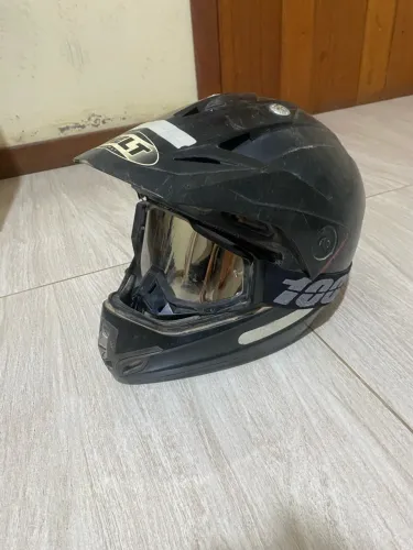 Capacete de trilha usado