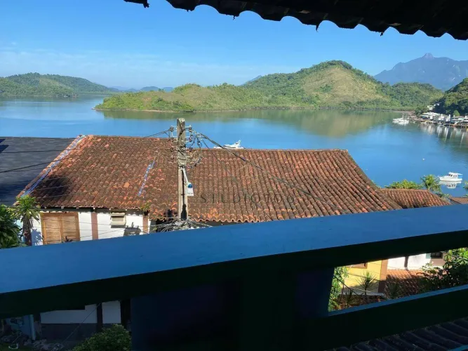Casa com Vista para o Mar em Condomínio Fechado com Cais e Piscina Praia do Engenho, Angr