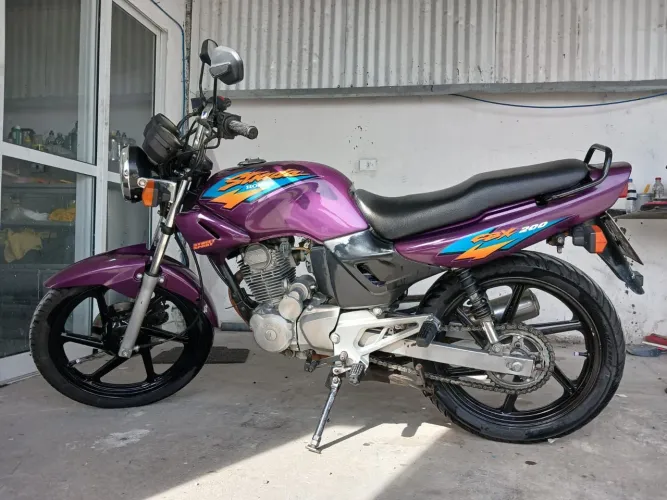 Vende-se moto estrada cbx 200