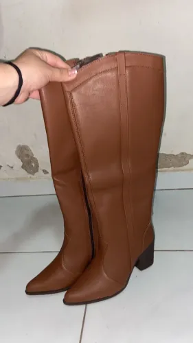 Vendo Bota (nunca usada, tamanho 34)