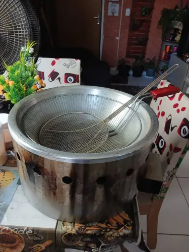 Bateria de 7 litros usada três vezes com acessórios 