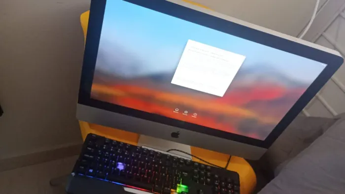 VENDO IMAC PRA PEÇAS OU PRA CONSERTO,AS VEZES ELE ATÉ LIGA,TELA BOA
