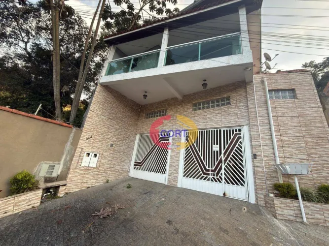 Casa com 3 dormitórios para alugar, 200 m² por R$ 3.800,00/mês - Vila Arujá - Arujá/SP