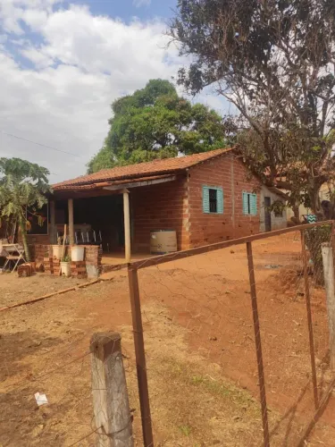 Casa 2 qtos Capelinha Anicuns