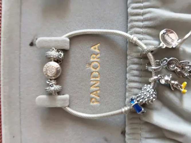 Pulseiras Pandoras seminovos com berloques, vendo juntas ou separadas ou troco