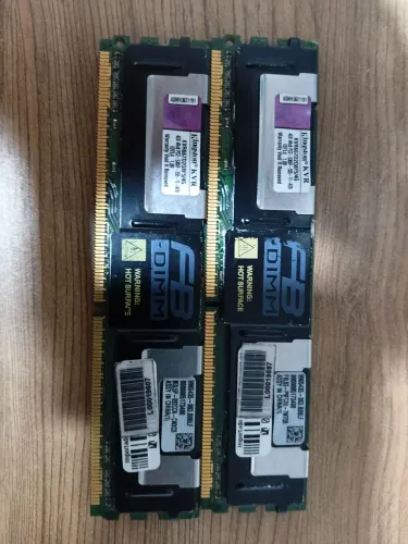 2 pentes de 4 GB DDR2 667 MHz (Kingston KVR667D2Q8F5/4G)