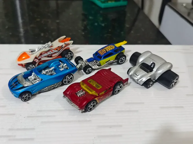 Kit 5 carrinhos Hotwheels